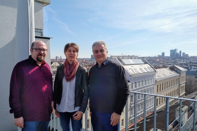 Alexandra Kaudela mit EUCUSA Geschäftsführern auf der Dachterrasse des Büros